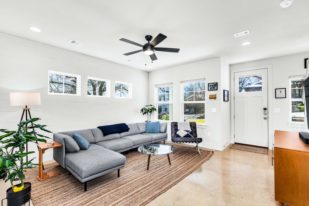 1604 JJ Seabrook #B