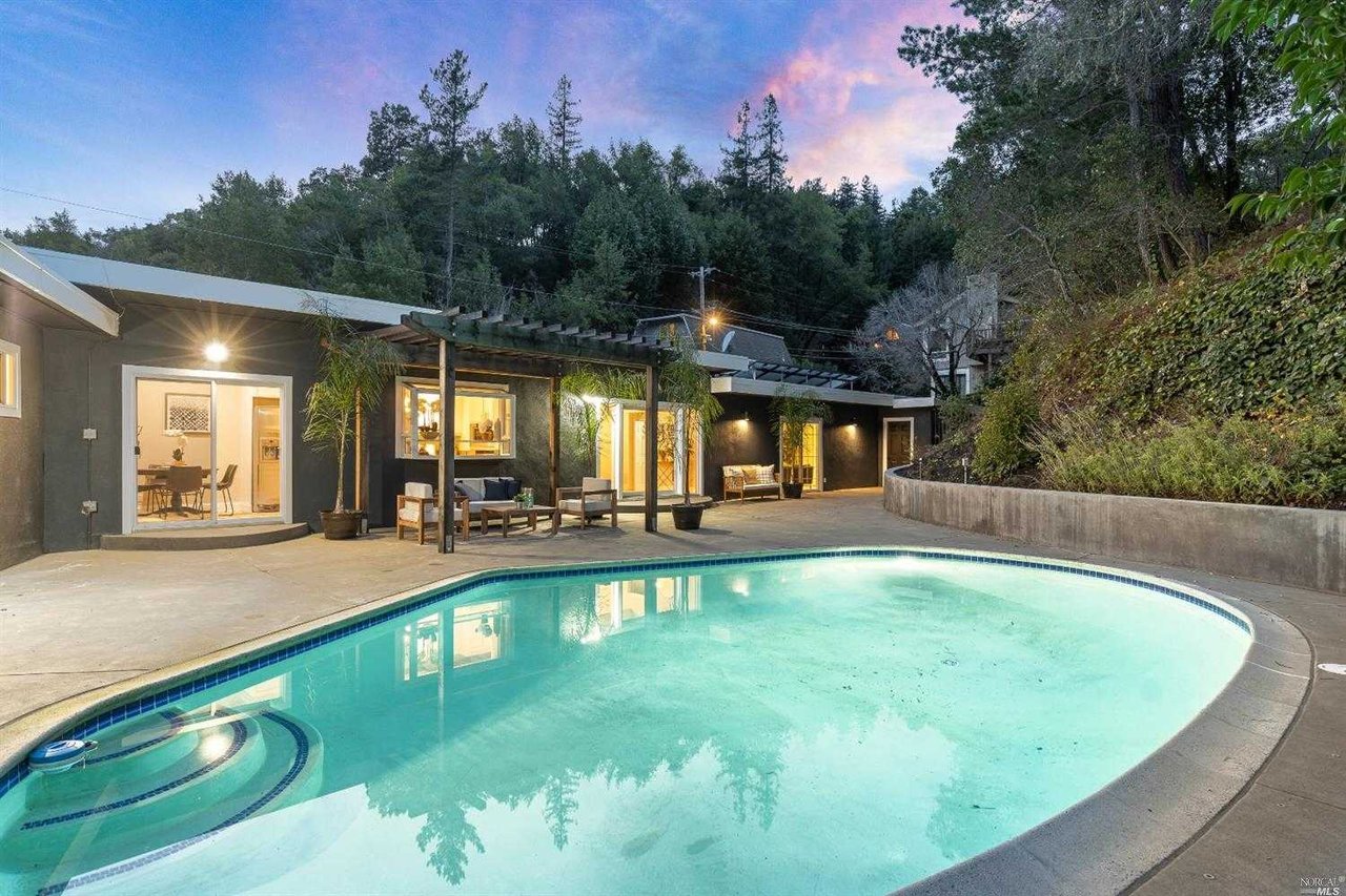 327 Mountain View Avenue