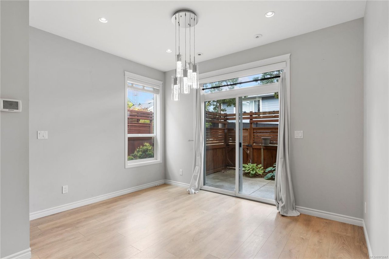 921 Whirlaway Cres