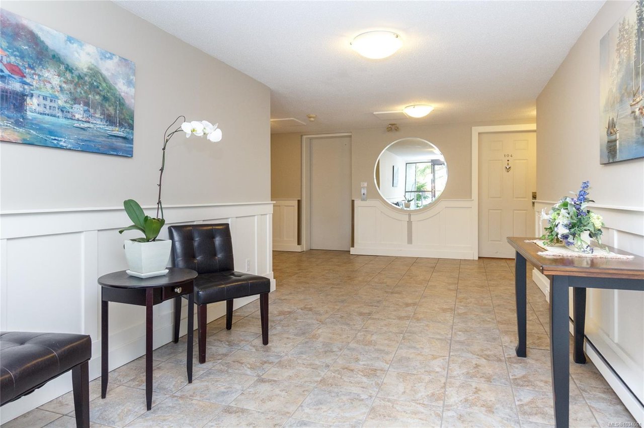 102-2360 James White Blvd