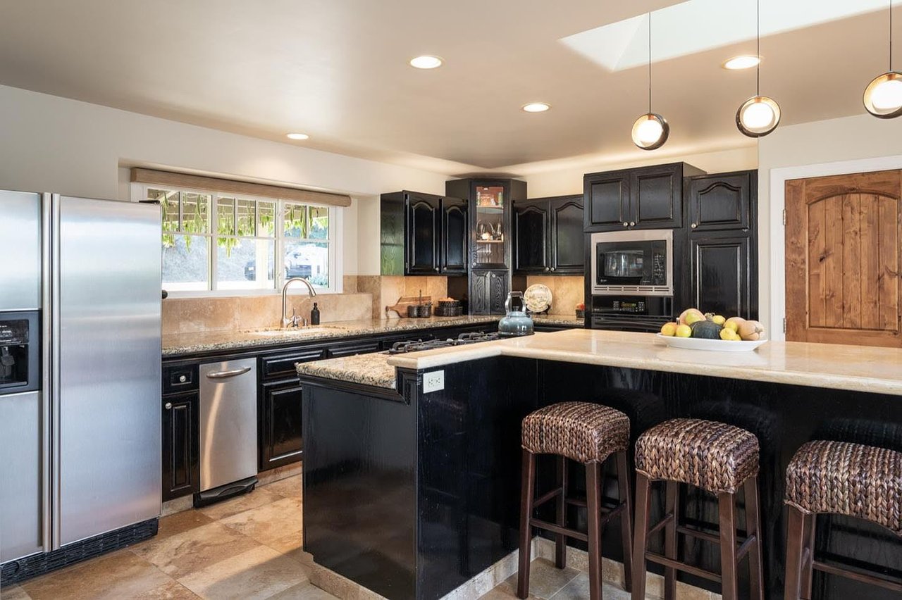 9865 Palisade Dr
