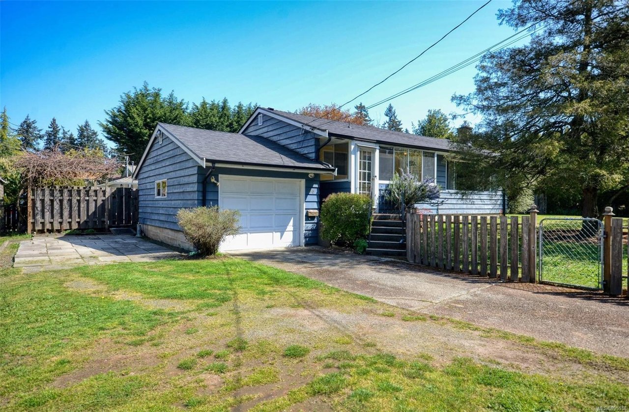 490 Goldstream Ave