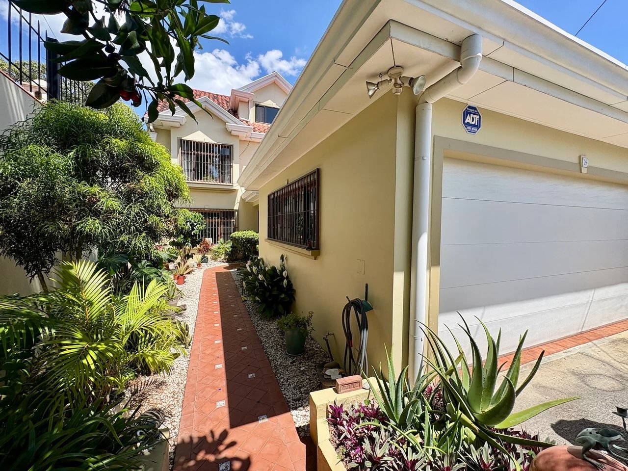 Remodeled Family Terrace Home, Escazu, San Jose
