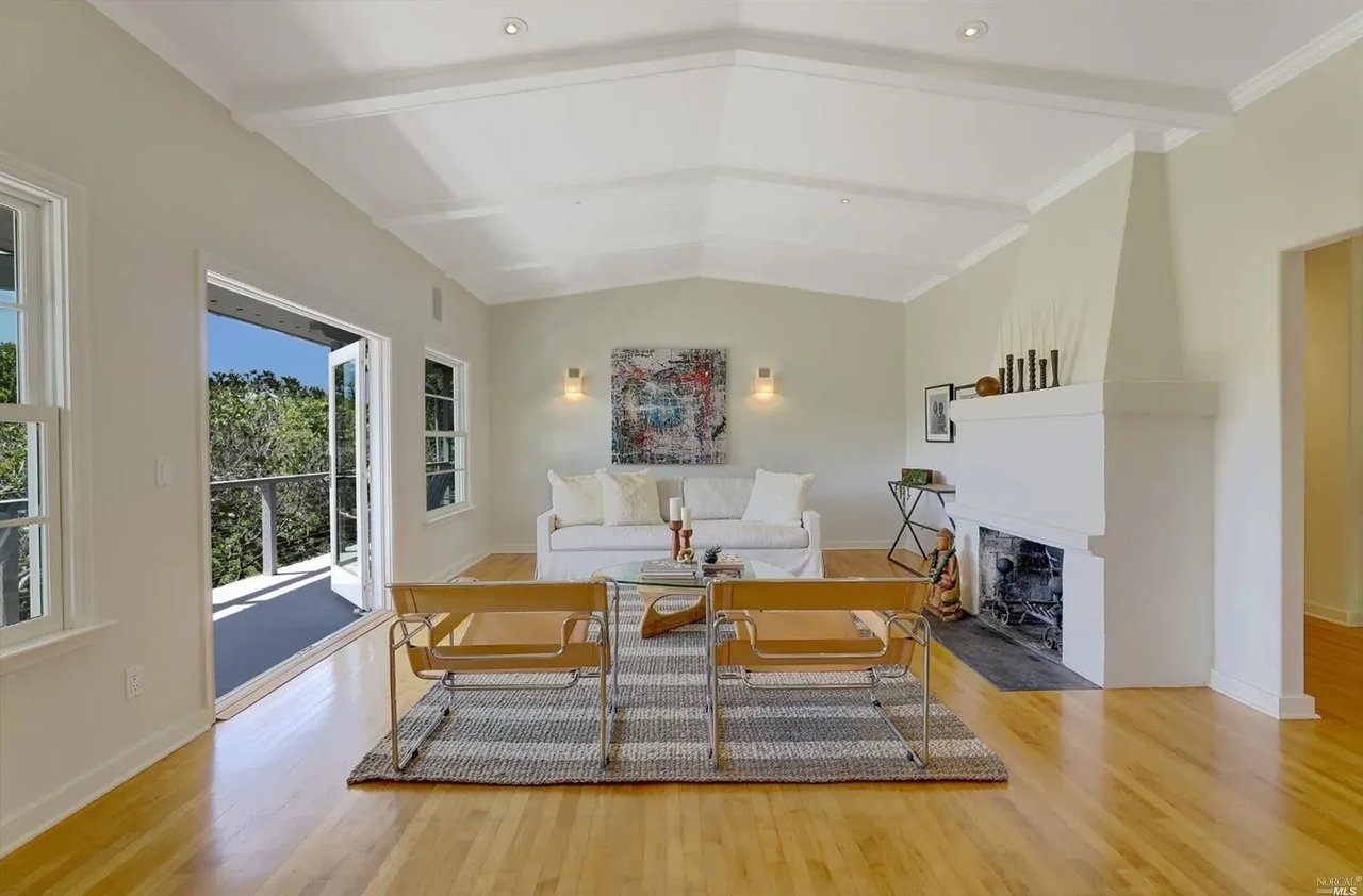 116 Winding Way