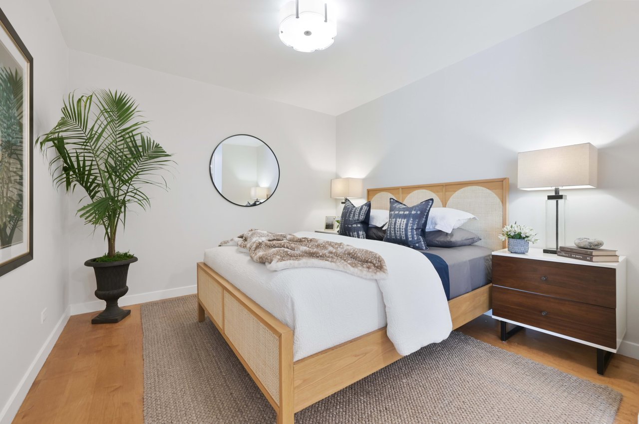 Large Condo & Terrace at 2200 Pacific
