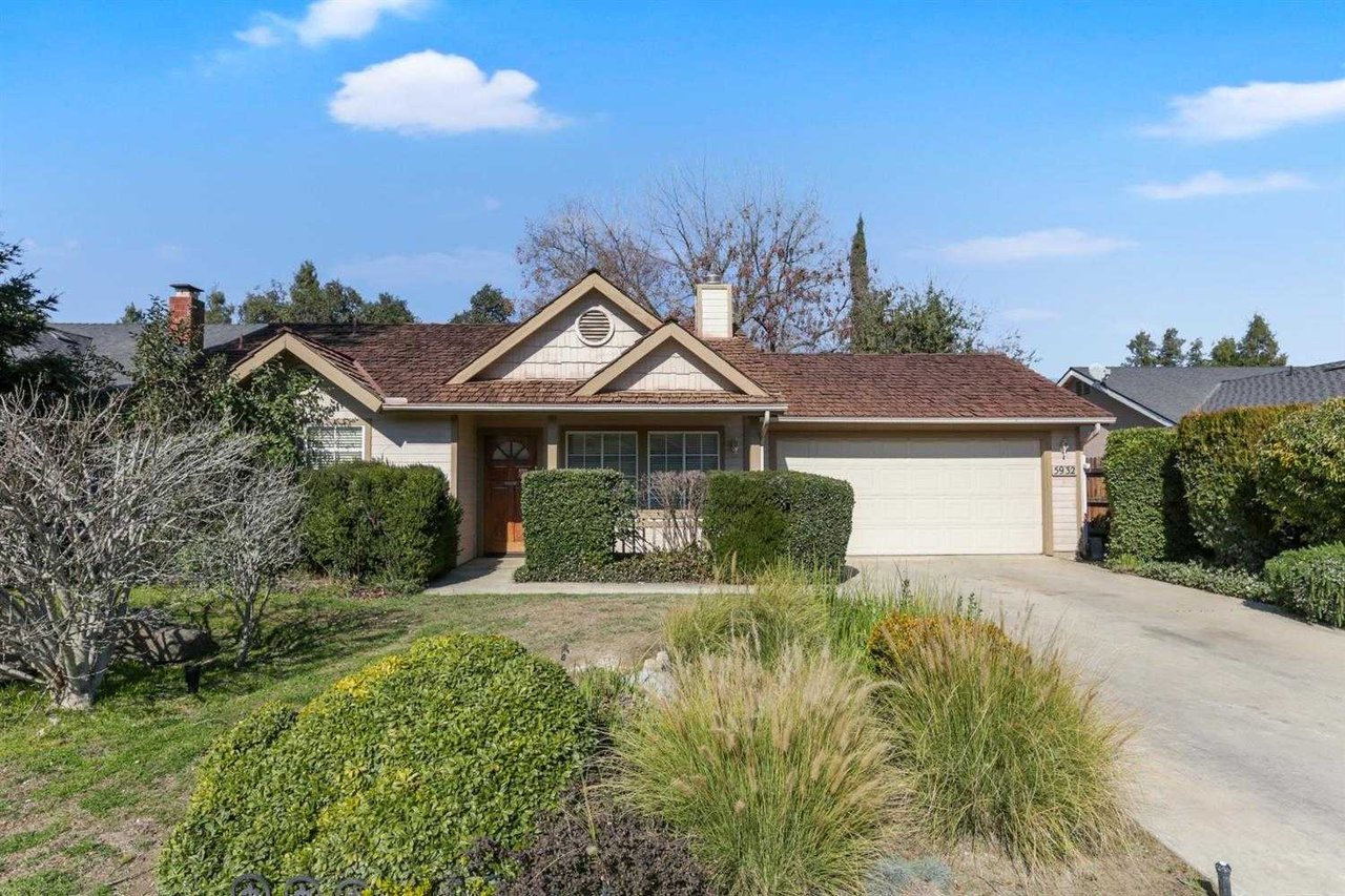 5932 W Iris Ct