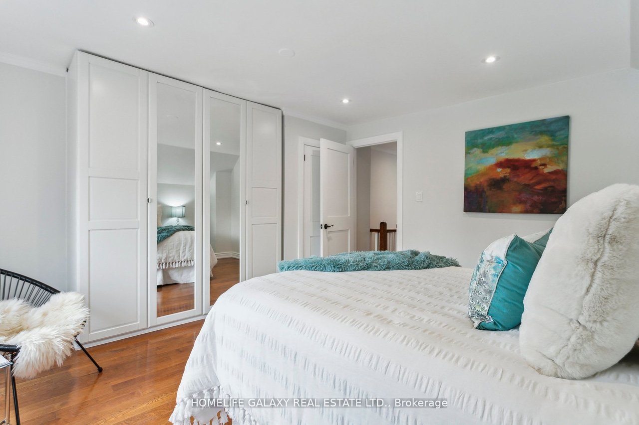16 Jerome St