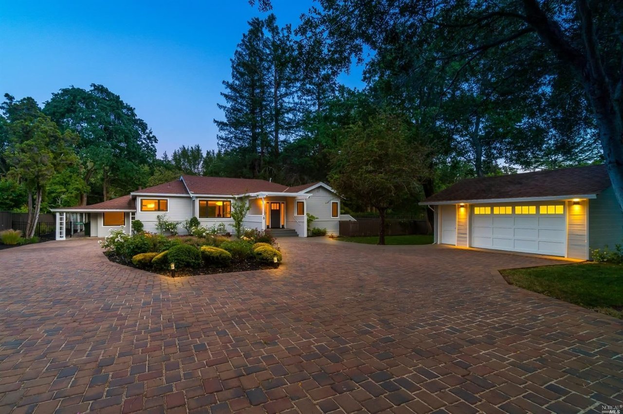 8 Deer Hollow Rd