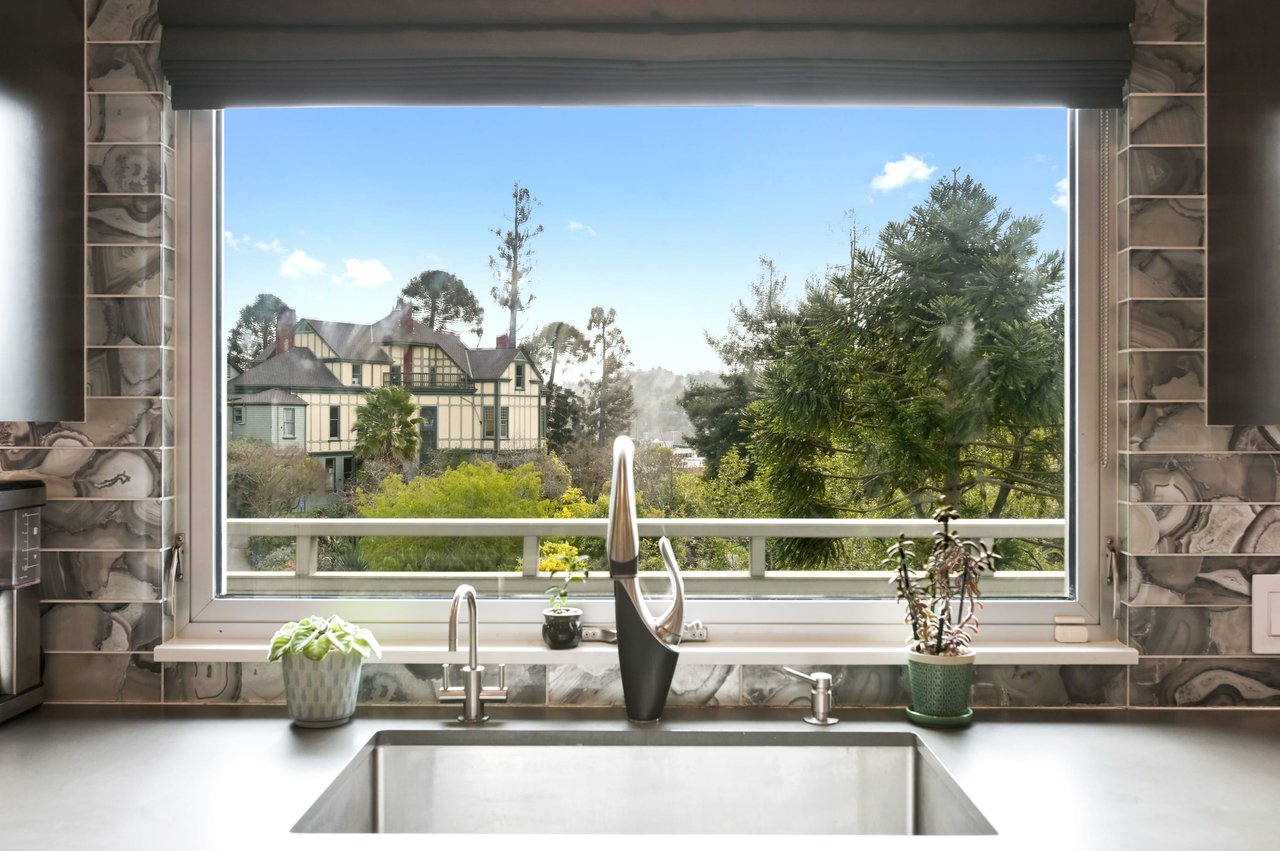 33 Bonnie Brae Dr