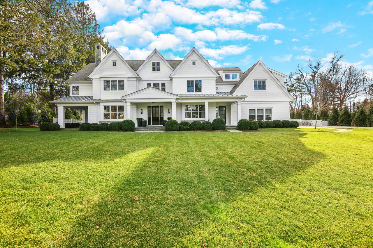 18 Mayflower Parkway