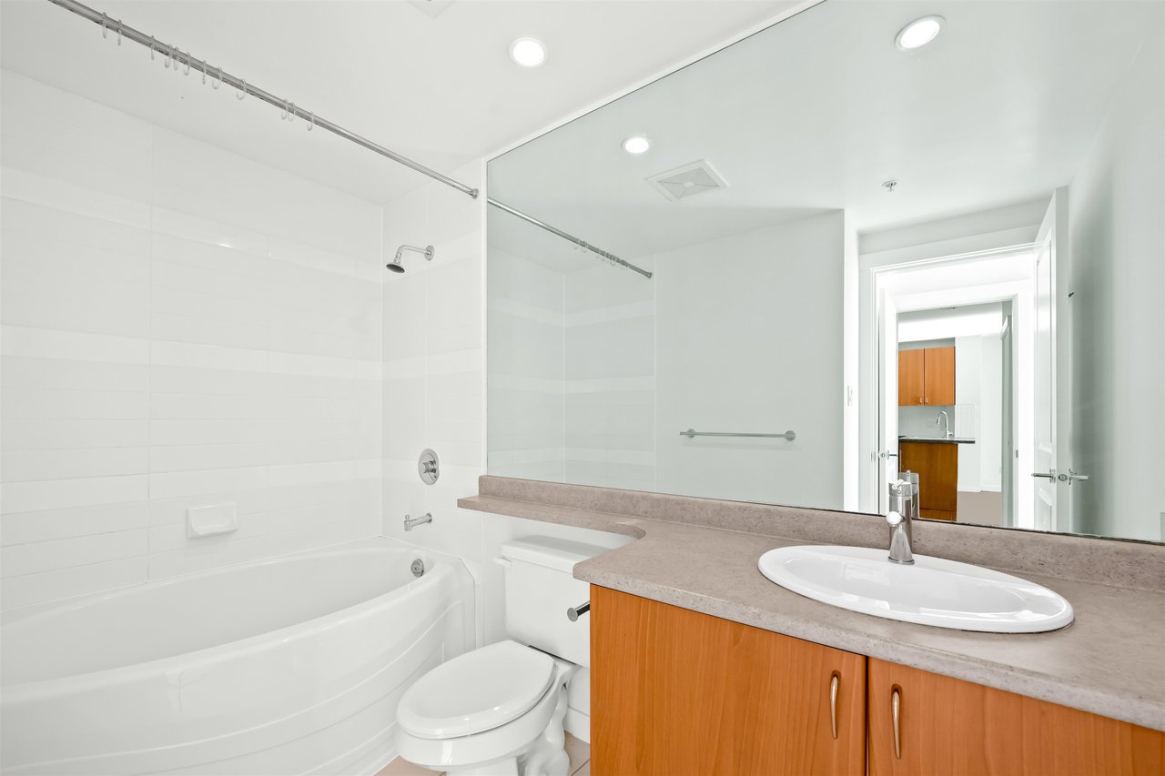612-9266 University Cres