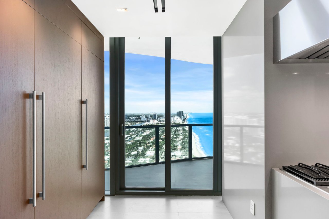 Regalia Sunny Isles PH 43