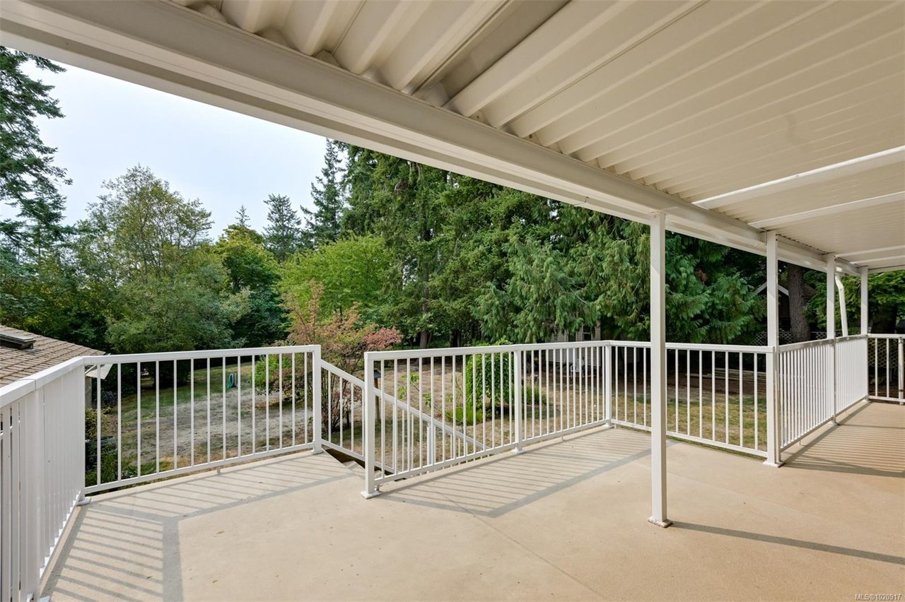 2587 MacDonald Dr