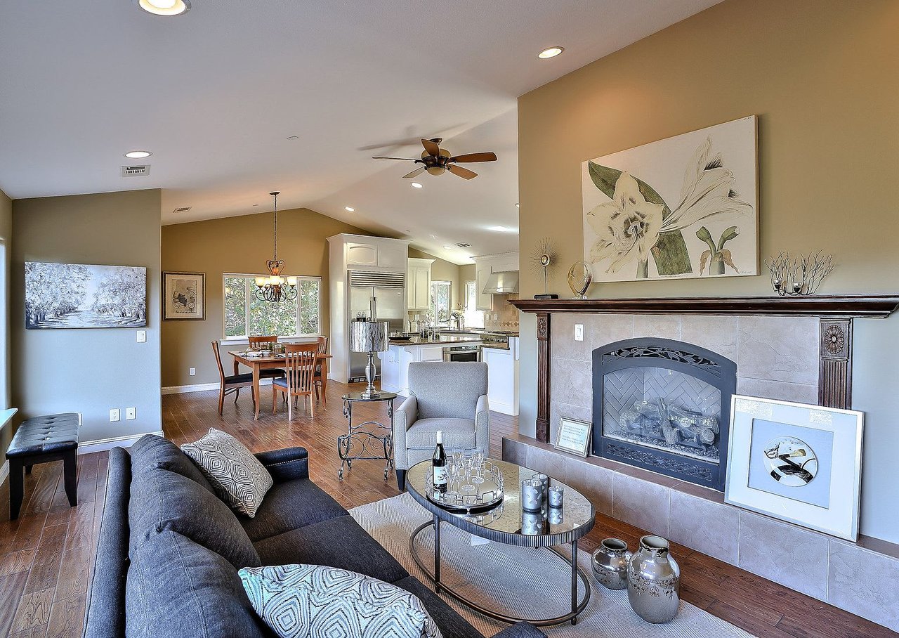 9845 Palisade Dr