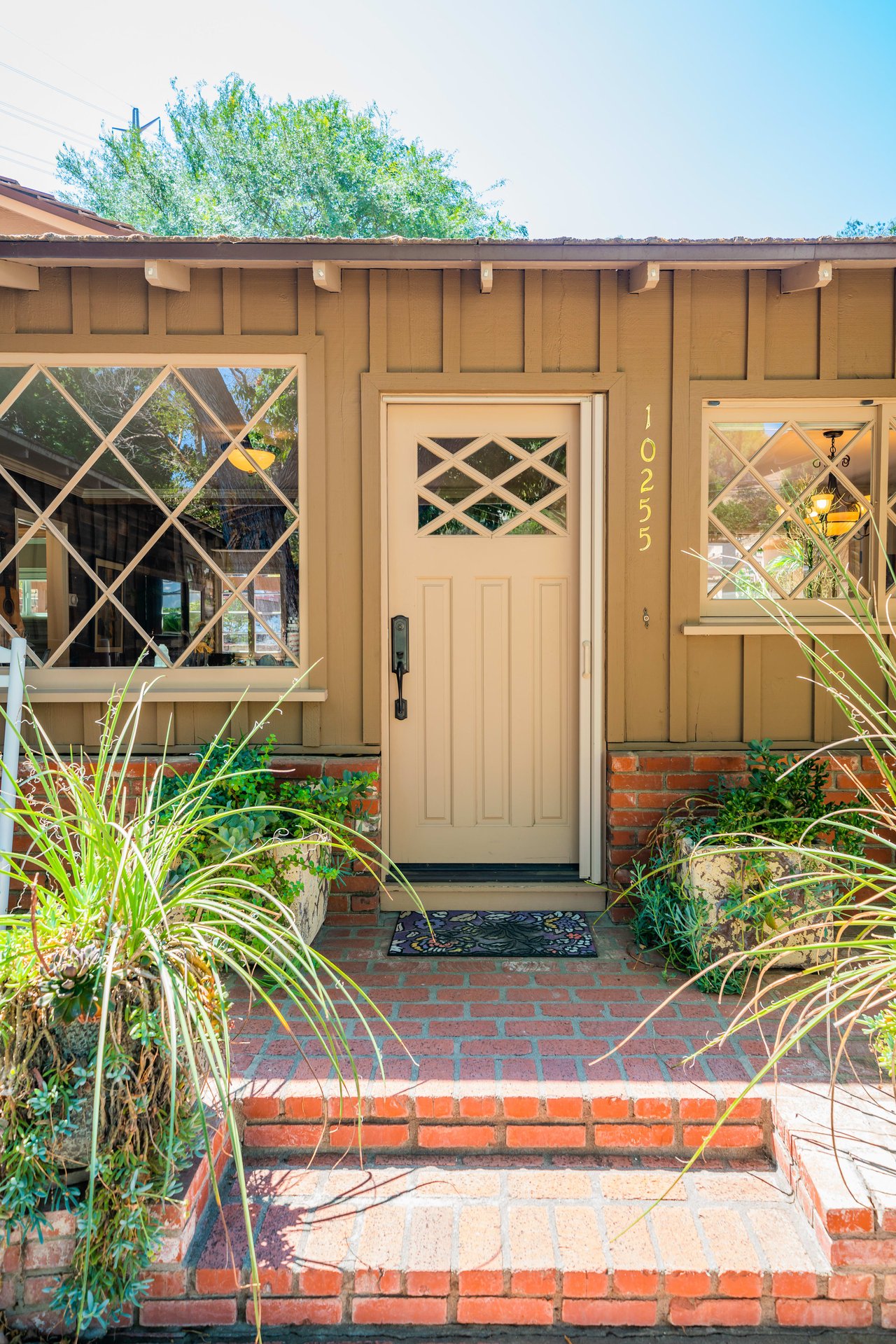 A Lil Bit O' Country in Shadow Hills * SOLD at full price