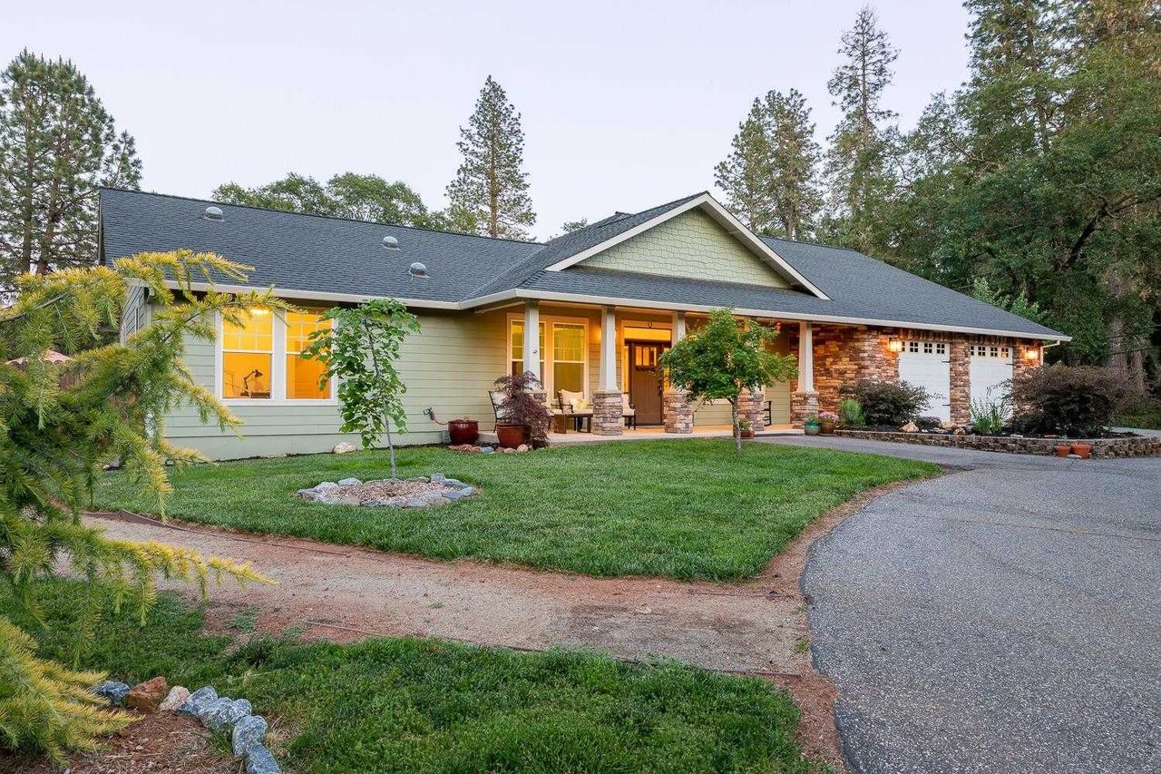 1924 Meadow Oak Lane