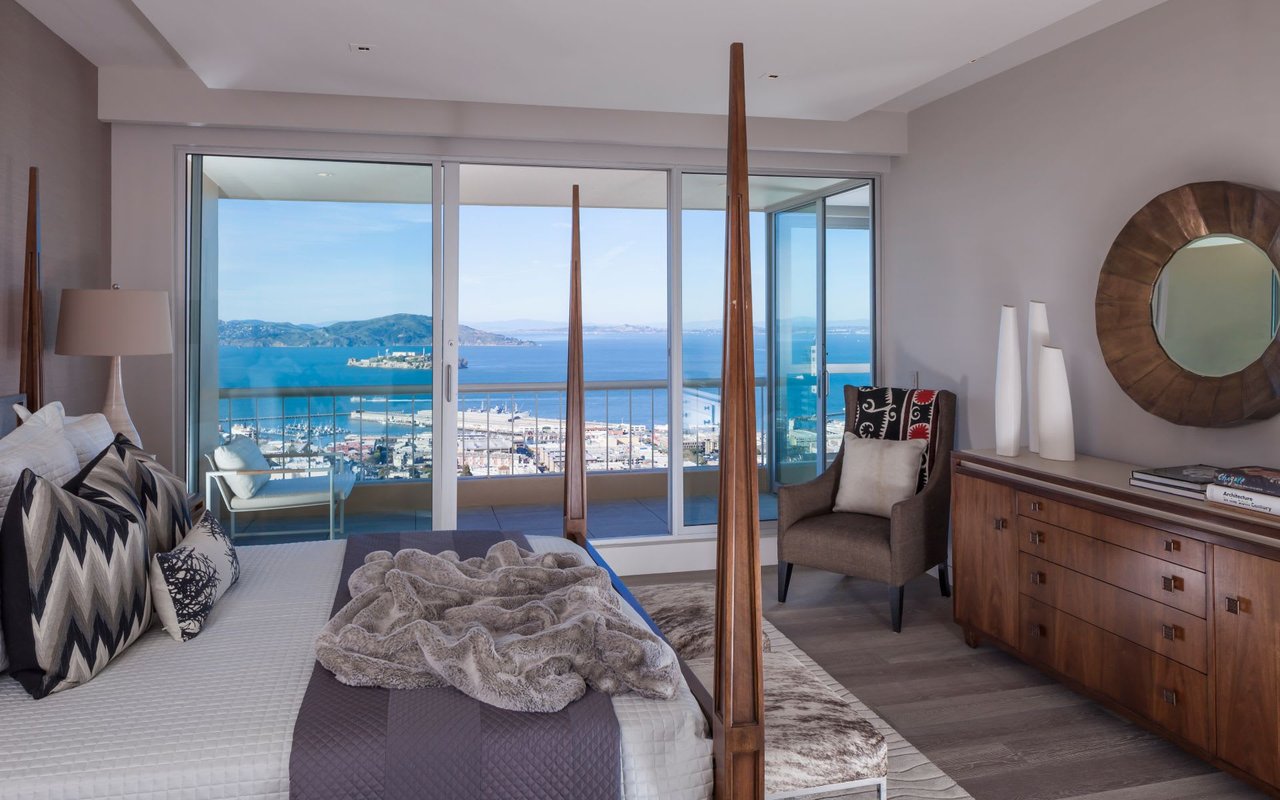 Panoramic Views at 1070 Green