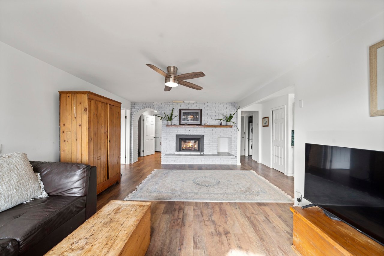 1793 View St