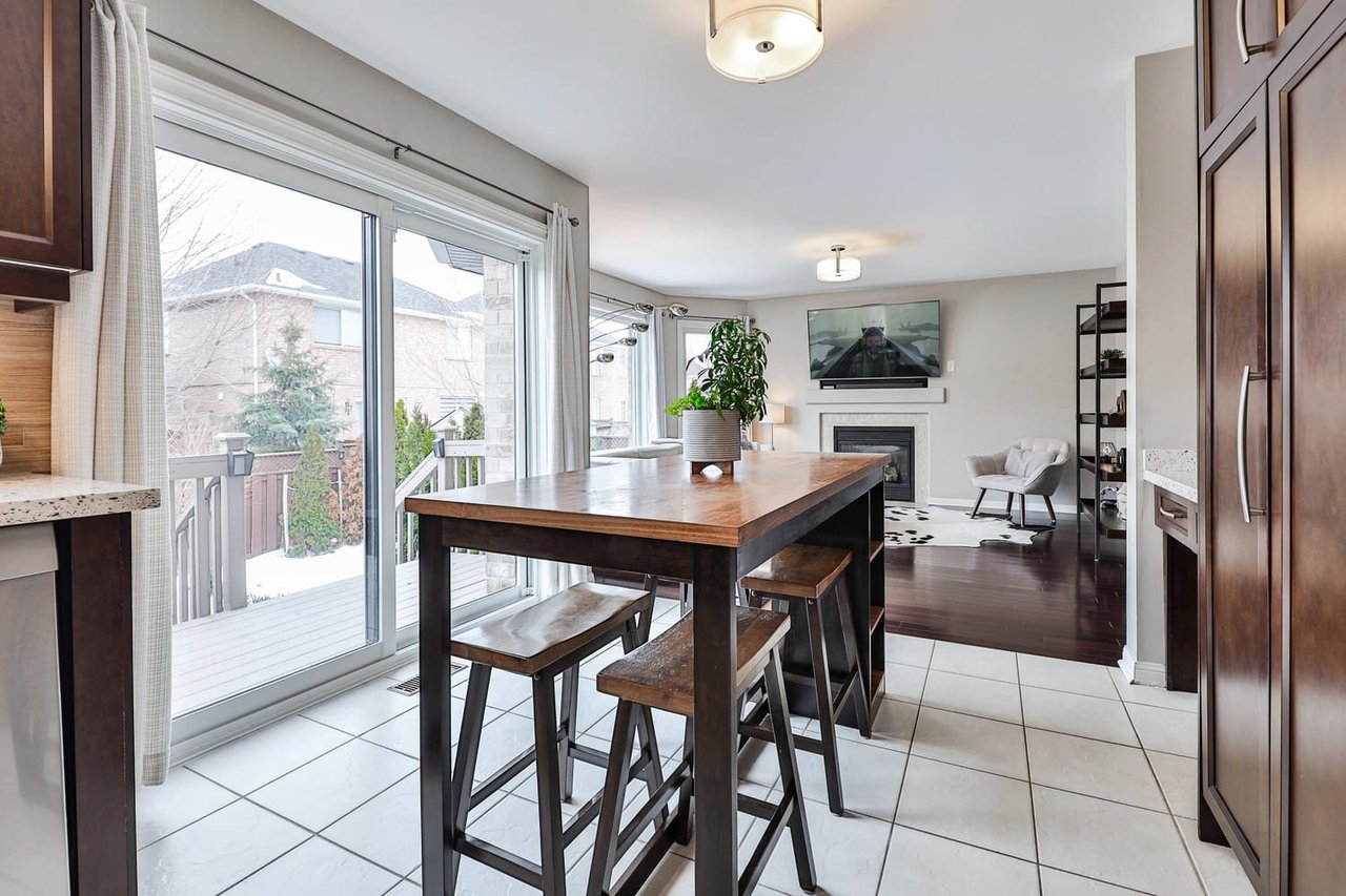 2582 FALKLAND Crescent, Oakville