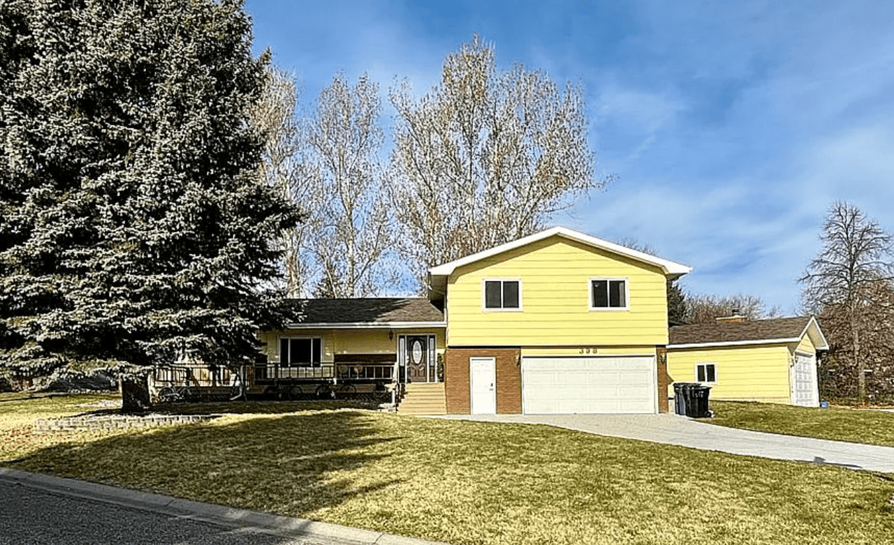 398 Stewart Ct E