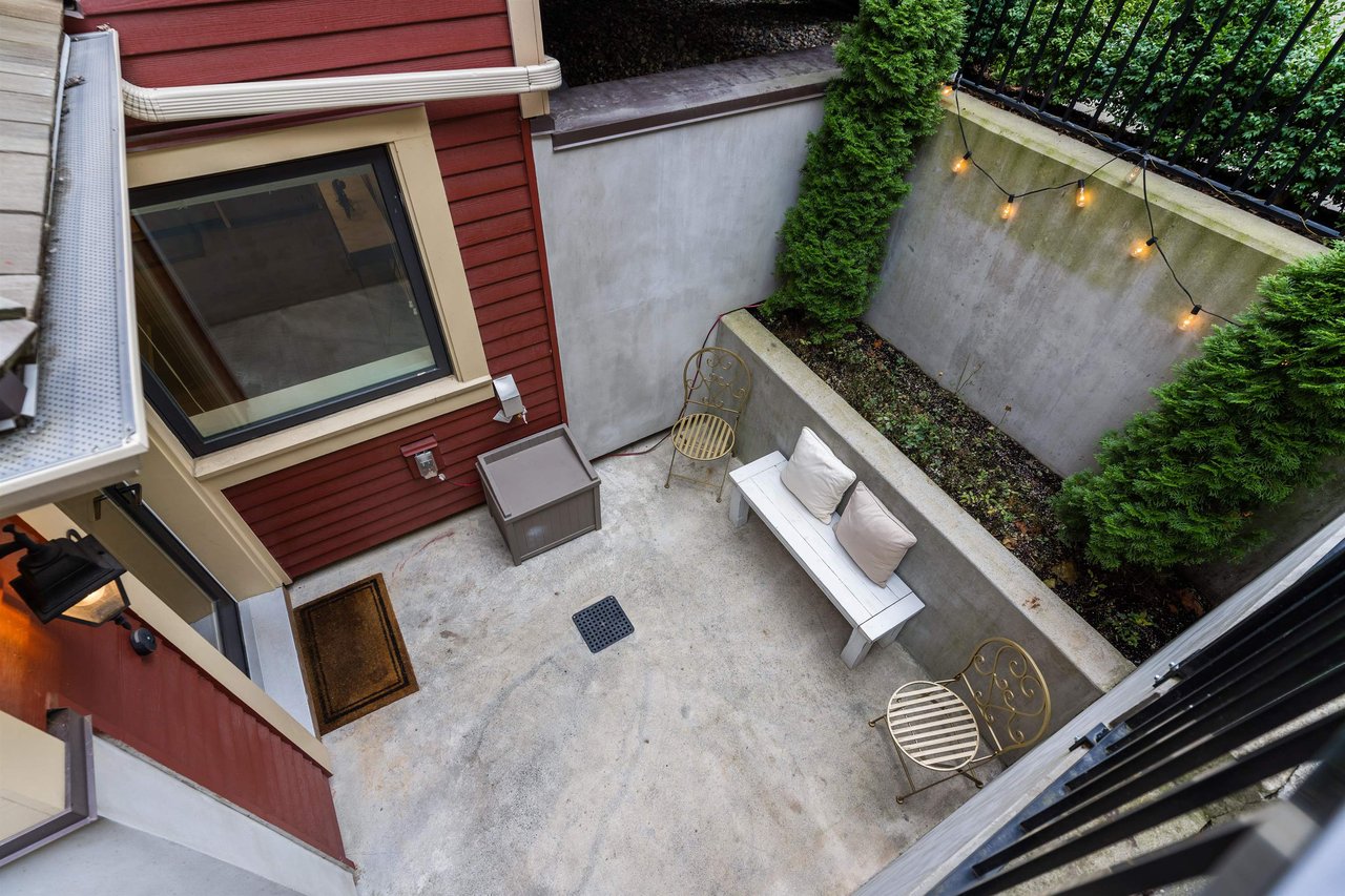 2-458 E 10th Ave