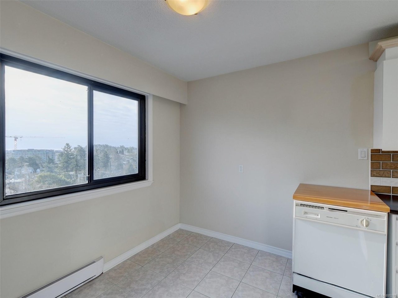 302-929 Esquimalt Rd, Esquimalt