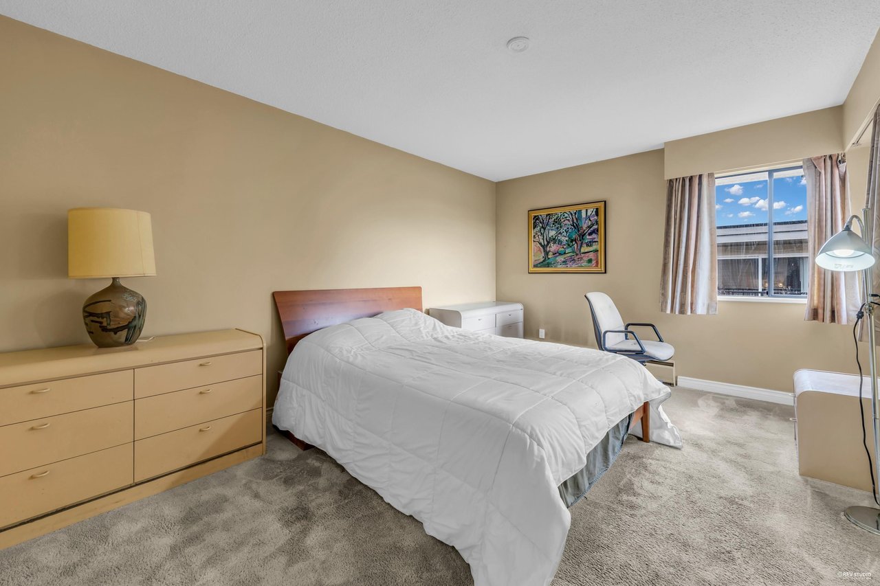 309-1825 W 8th Ave