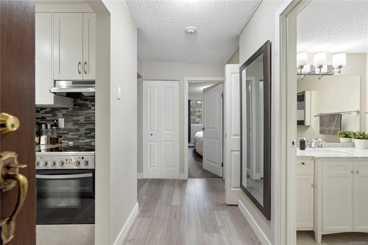 311-1025 Inverness Rd, Saanich