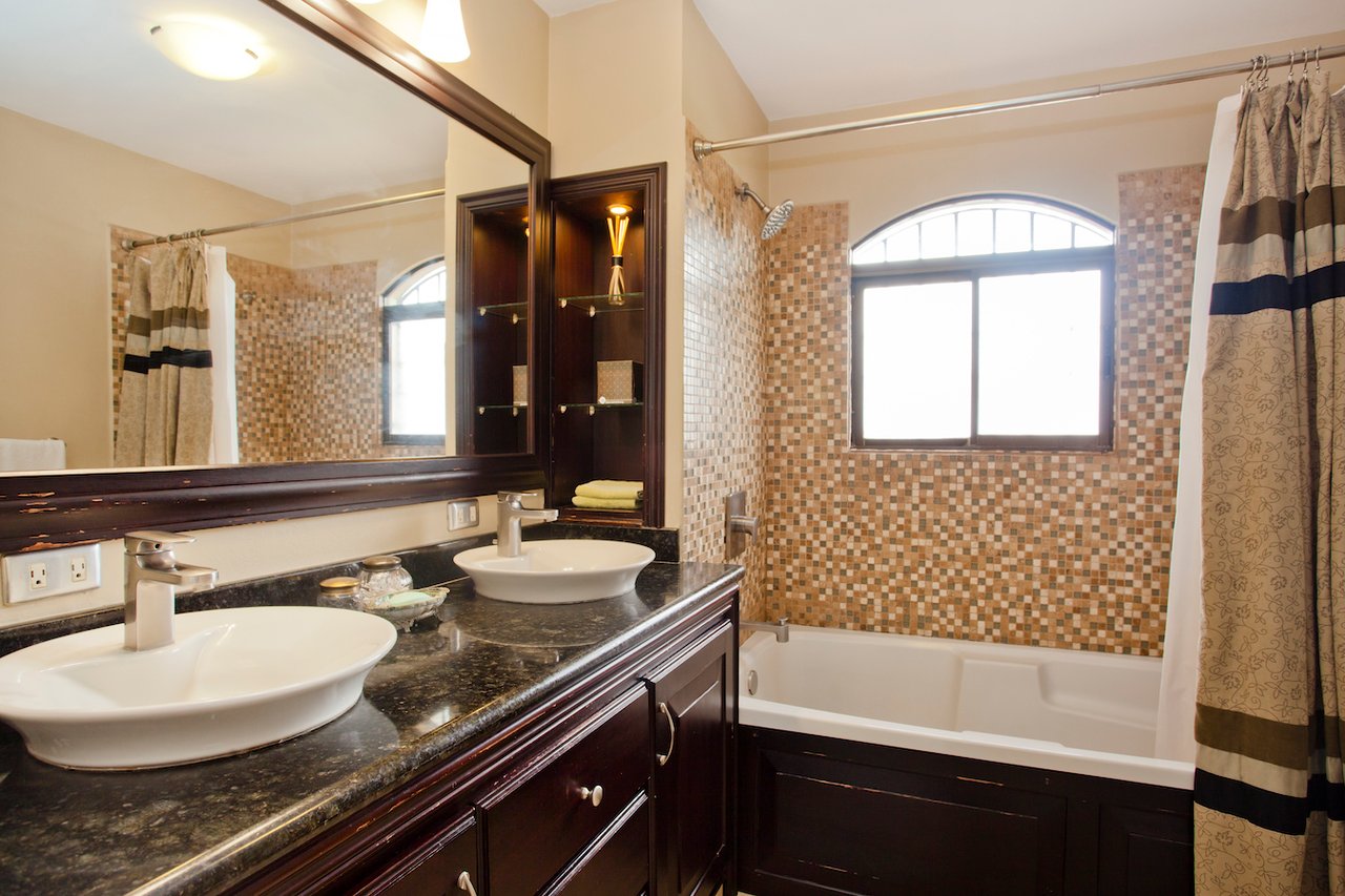 Remodeled Garden Townhome, Escazu, San Jose