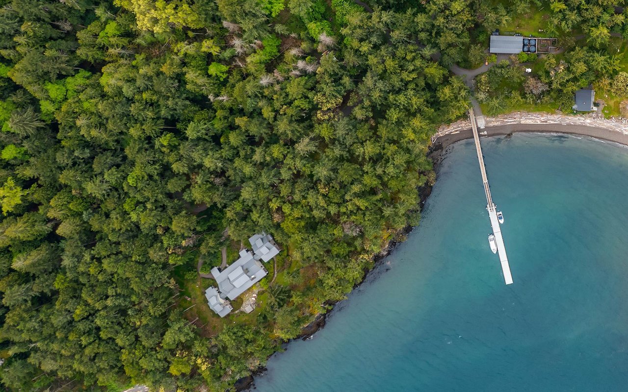 Exquisite Henry Island Estate