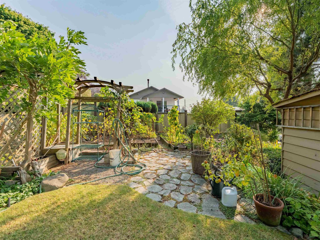 4554 Sunland Pl