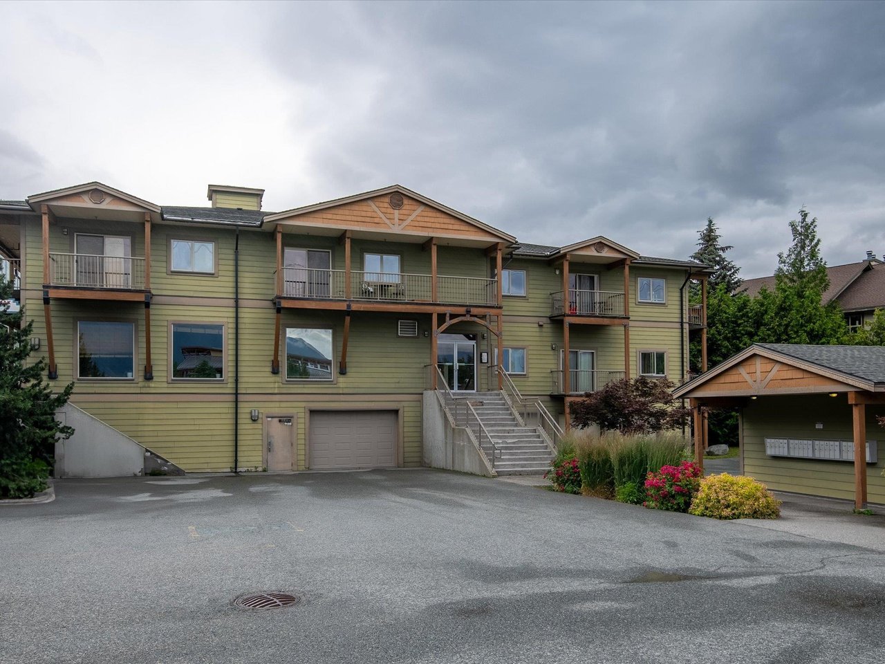 102-1411 Portage Rd