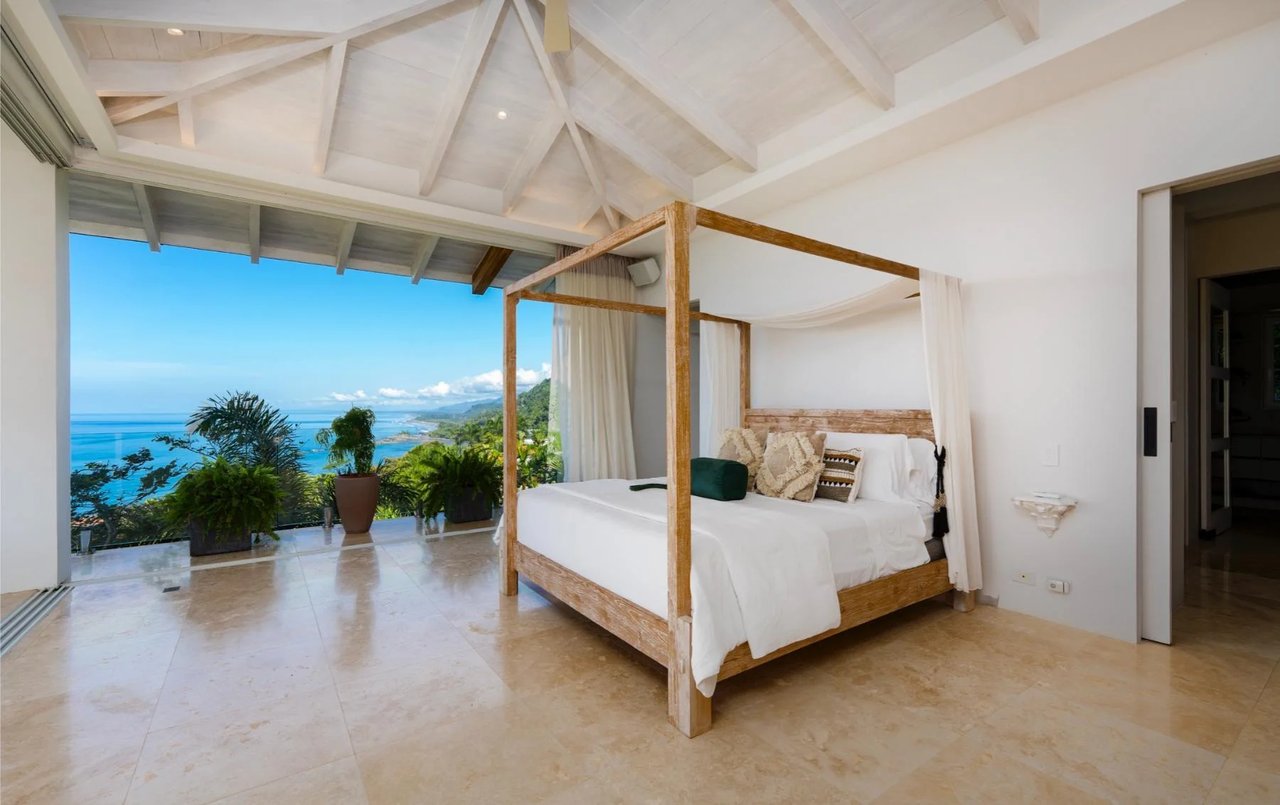Contemporary Coastal Infinity Villa, Dominical, Puntarenas