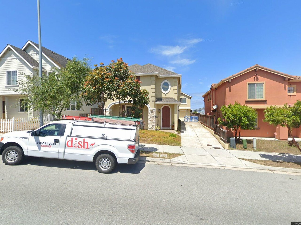 3083 Crescent Ave
