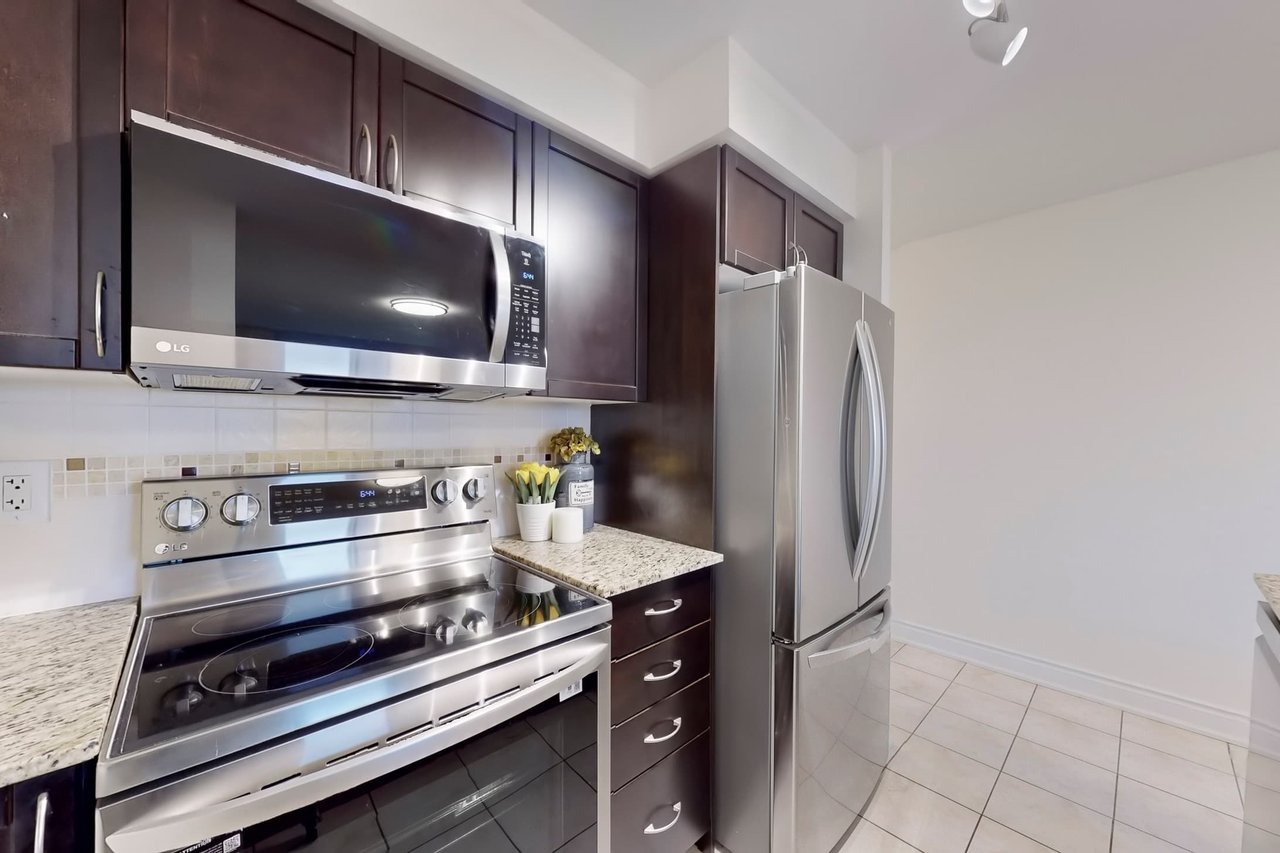 75 King William Cres Unit: LPH13