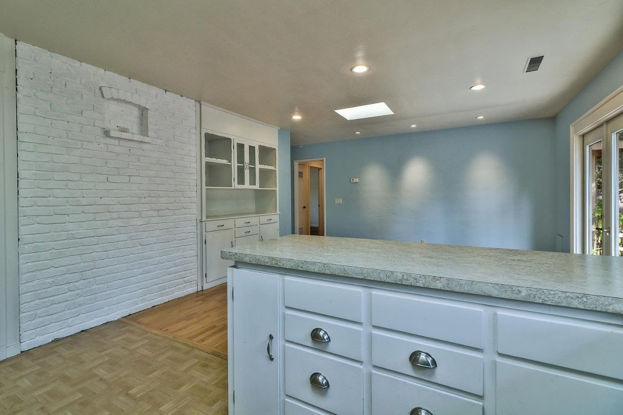 2887 Oak Knoll Rd