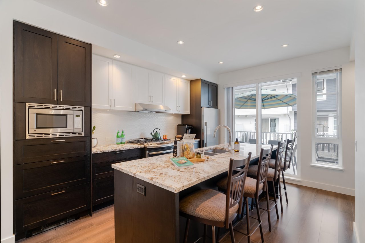 132-528 Foster Ave