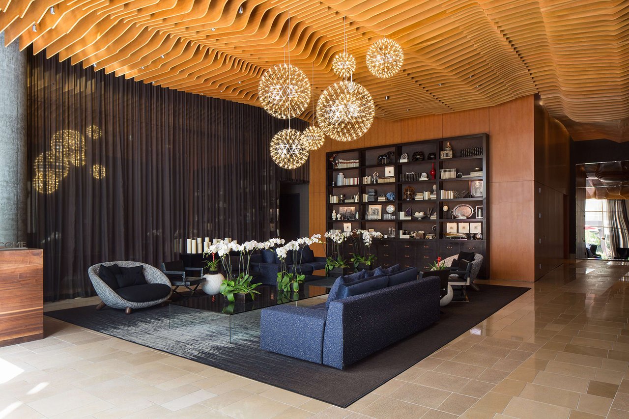 SUPER CHIC "W" RESIDENCE IN HOLLYWOOD