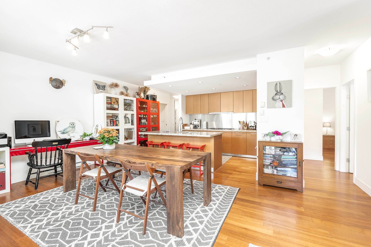 210-5989 Iona Dr