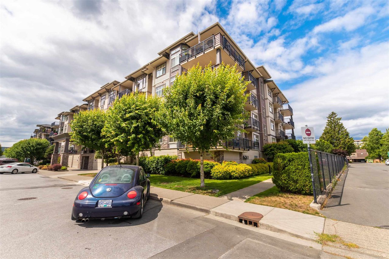 106-45893 Chesterfield Ave