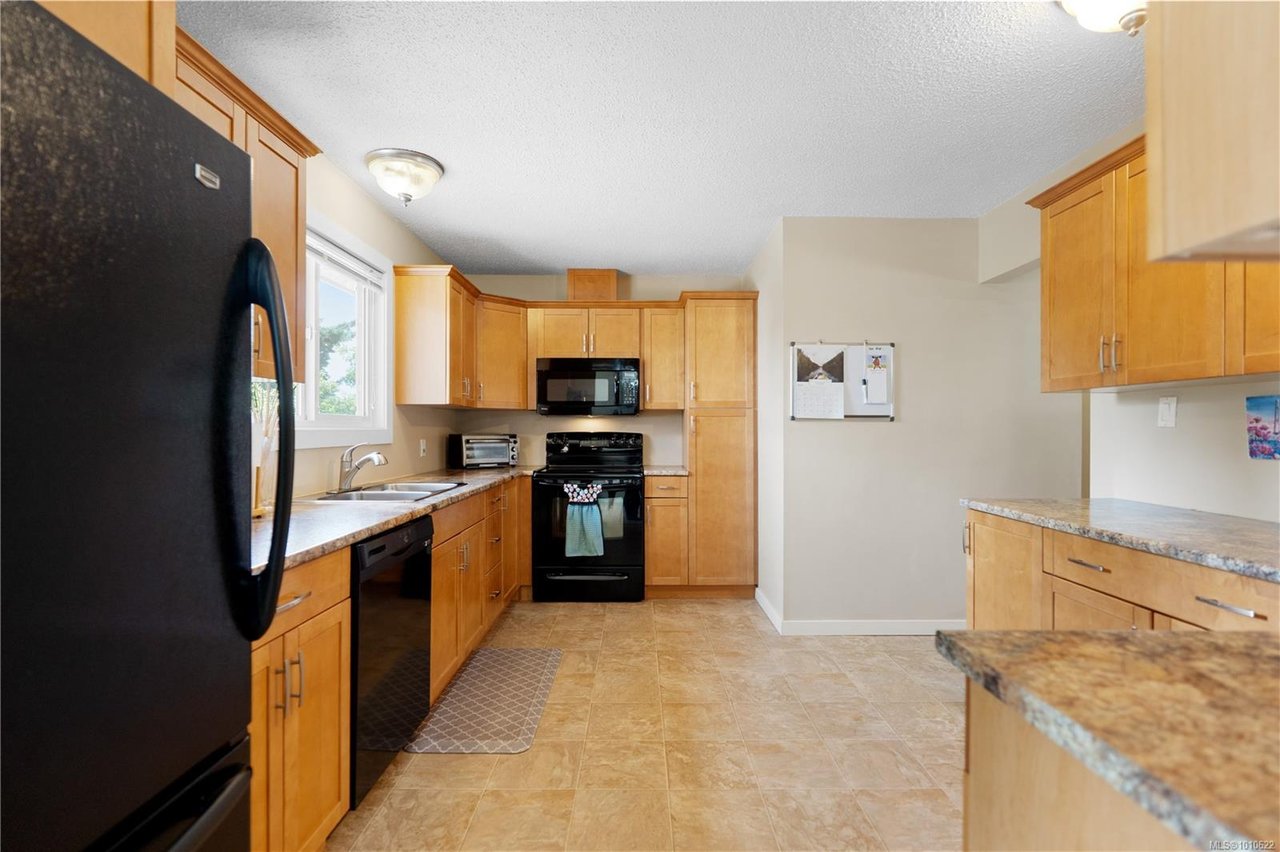 2349 Otter Point Rd