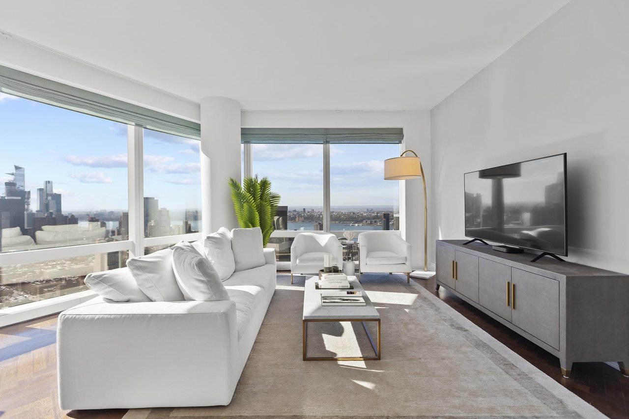 25 Columbus Circle, Apt 61-E