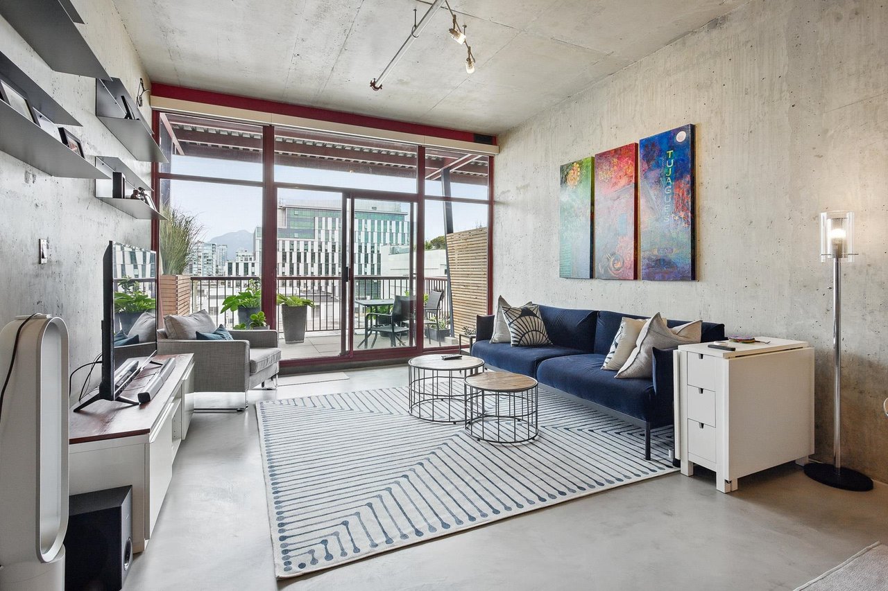 303-128 W 6th Ave