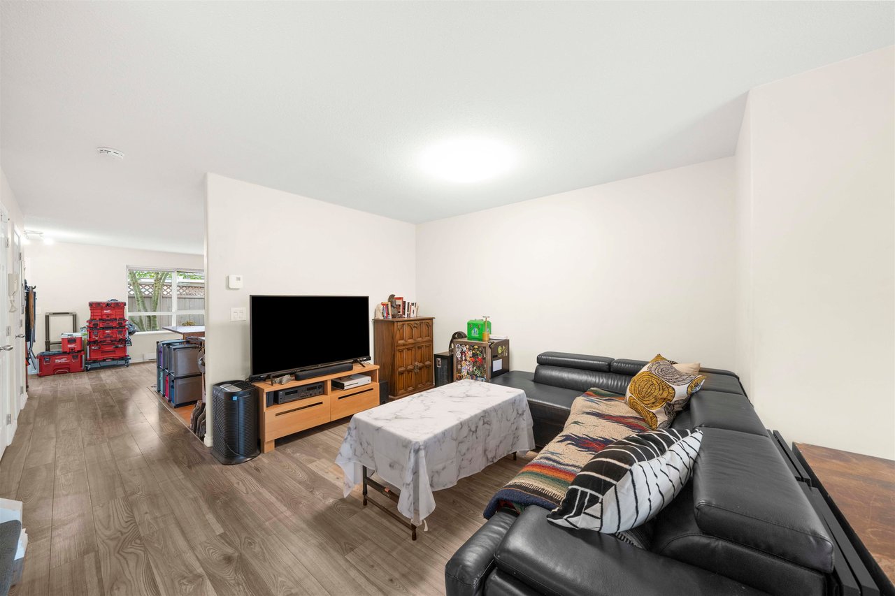 2-910 W 16th St