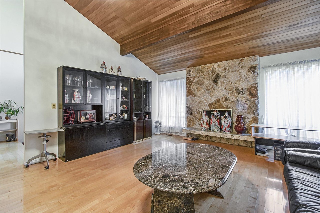 2920 Camrose Dr