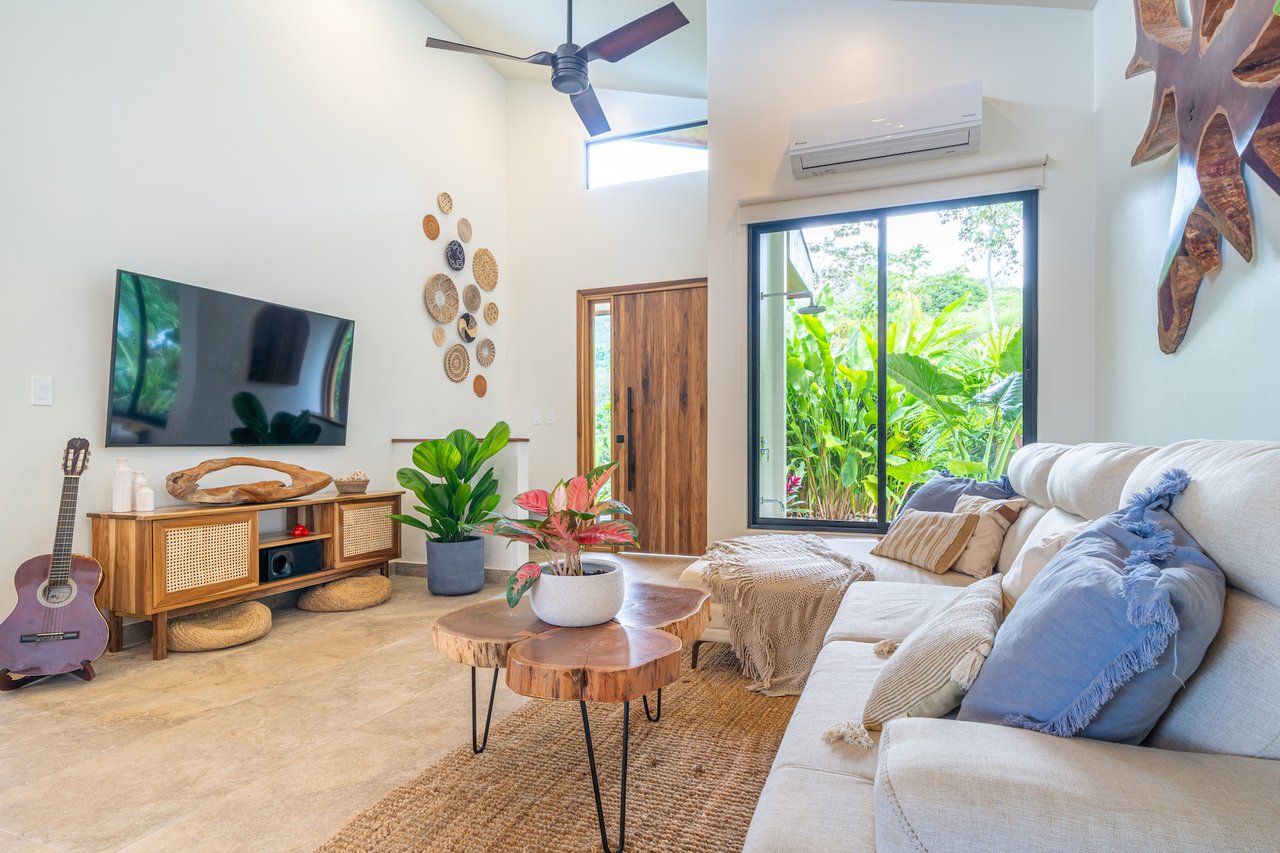 Contemporary Home and Guest House, Ojochal, Puntarenas