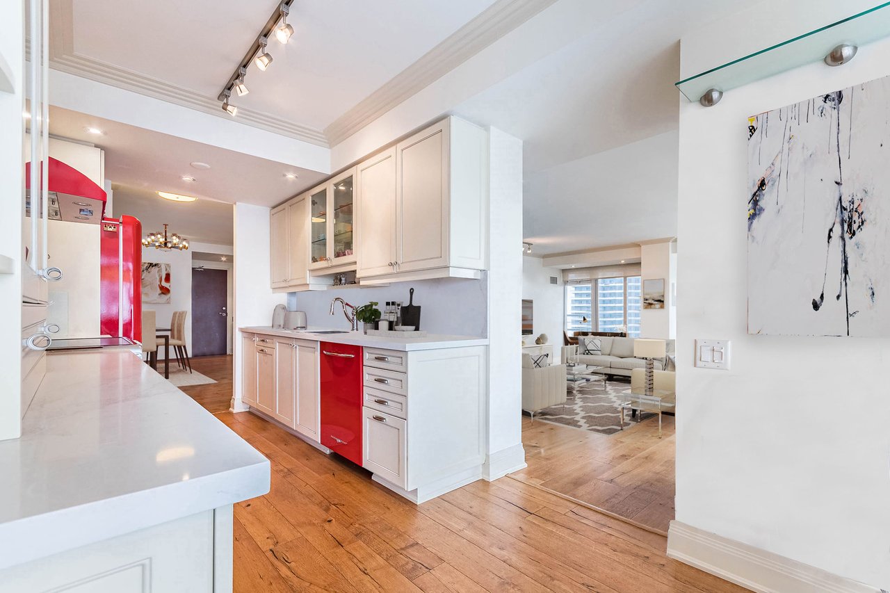 #3302 - 2181 Yonge St.