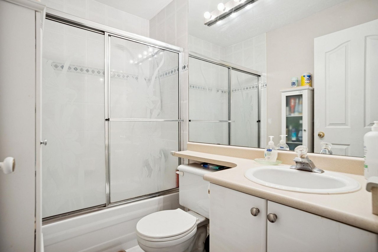 2085 Qualicum Dr