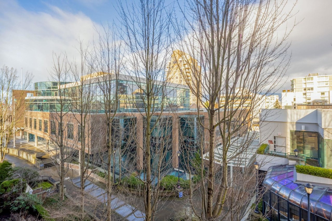 406-1575 W 10th Ave