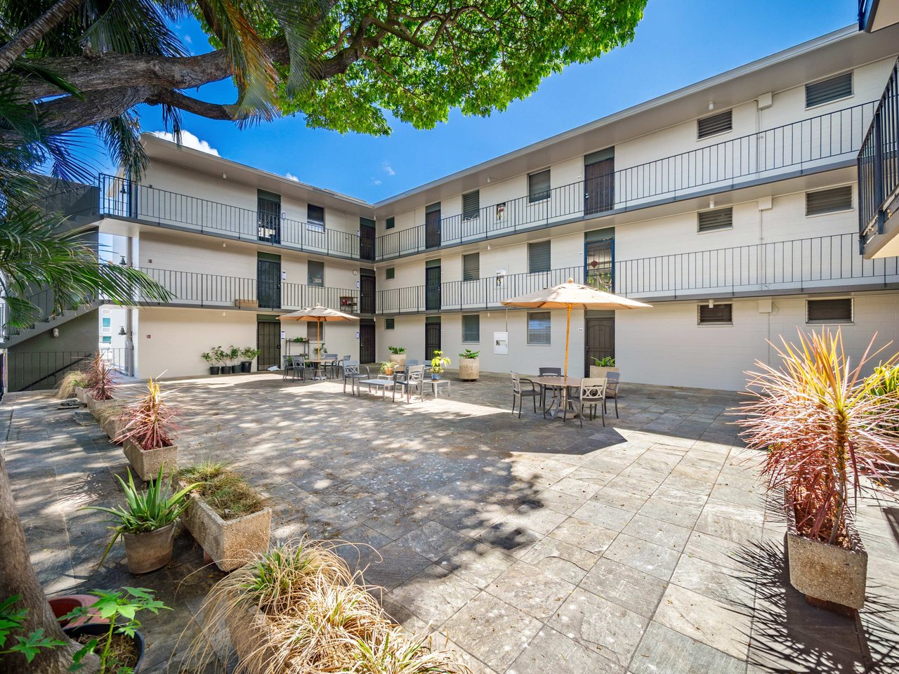 UH Manoa Condo